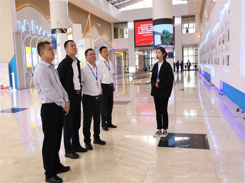 中國(guó)企業(yè)聯(lián)合會(huì)、中國(guó)企業(yè)家協(xié)會(huì)企業(yè)文化工作委員會(huì)秘書長(zhǎng)王建軍到中能公司調(diào)研指導(dǎo)工作（2）.jpg