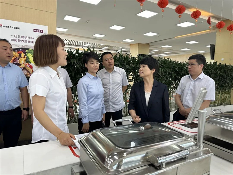 公司黨委副書(shū)記、工會(huì)主席張瀅到涌鑫公司開(kāi)展調(diào)研（2）.jpg