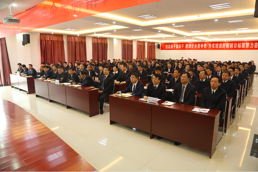 轉發(fā)關于《學習貫徹習近平新時代中國特色社會主義思想奮力譜寫陜西追趕超越新篇章的決定》的通知